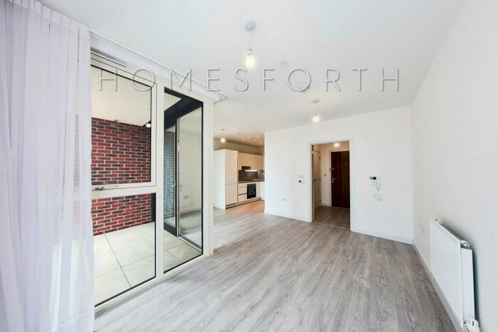 1 Bedroom Apartment To Rent In Rosefinch Apartments, Shearwater Drive, Hendon, NW9