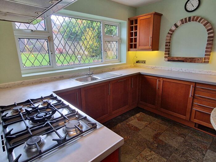 3 Bedroom Semi-Detached House To Rent In Bunyans Close, Luton, LU3