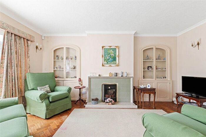 3 Bedroom Bungalow For Sale In Pescotts Close, Birdham, Chichester, West Sussex, PO20