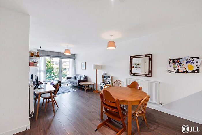 2 Bedroom Apartment For Sale In Coster Avenue London, N4