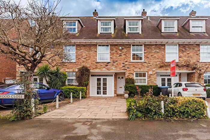 4 Bedroom Town House For Sale In Wedgewood Close, Epping, CM16