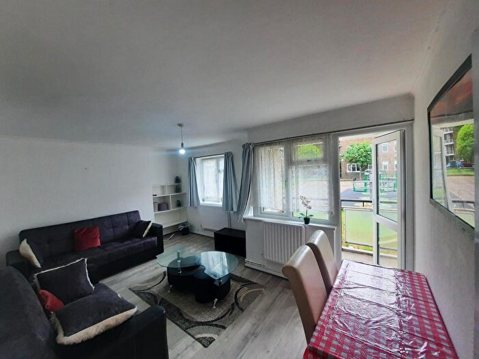 3 Bedroom Flat To Rent In Caldwell Street, Oval, London, SW9