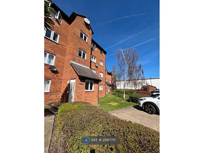 1 Bedroom Flat To Rent In John Silkin Lane, London, SE8
