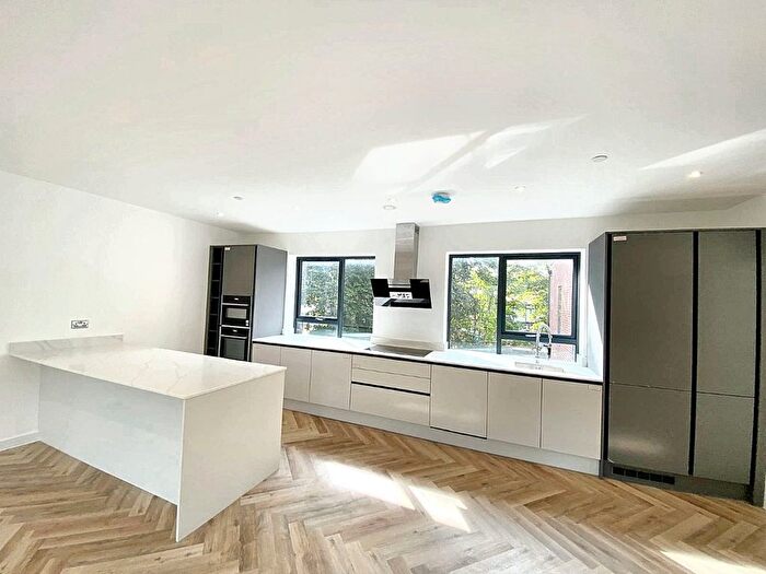 3 Bedroom Flat To Rent In Cavendish Road, Salford, M7