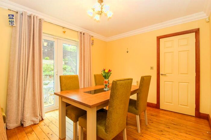 4 Bedroom Detached House For Sale In Watering Meadow, Morley, Leeds, LS27