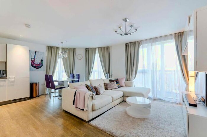 2 Bedroom Flat To Rent In Claret Court, Connersville Way, Croydon, CR0