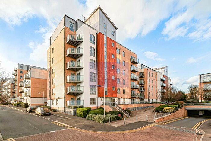 2 Bedroom Apartment To Rent In Queen Mary Avenue, South Woodford, E18