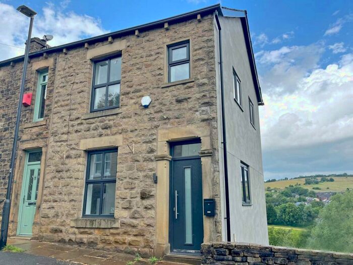 3 Bedroom Terraced House To Rent In Grains Road, Oldham, OL3