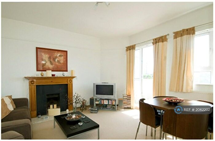 3 Bedroom Flat To Rent In Park View House, London, NW1