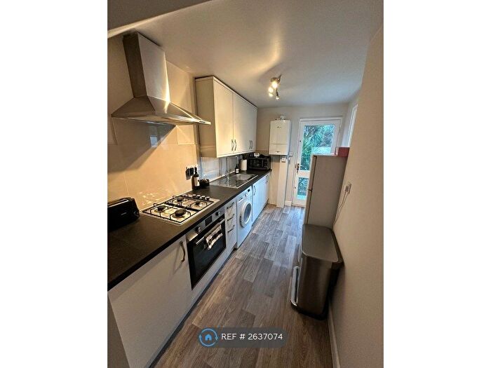 1 Bedroom Flat To Rent In South Lambeth Road, London, SW8