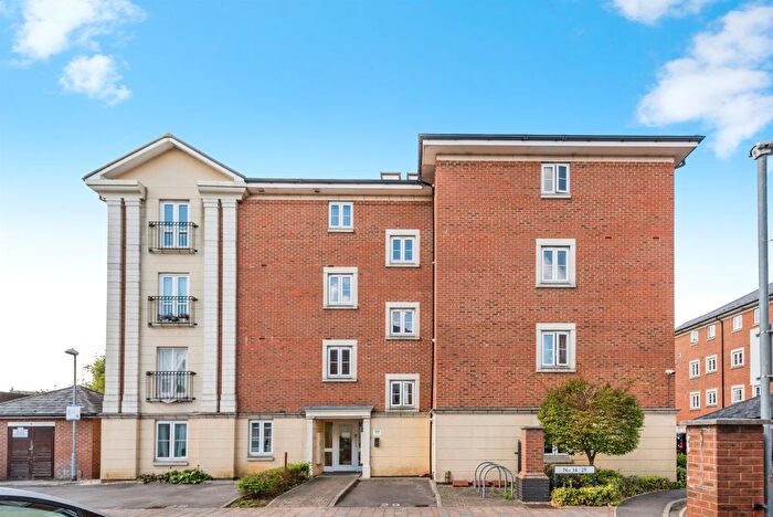 2 Bedroom Flat For Sale In Brunel Crescent, Swindon, SN2