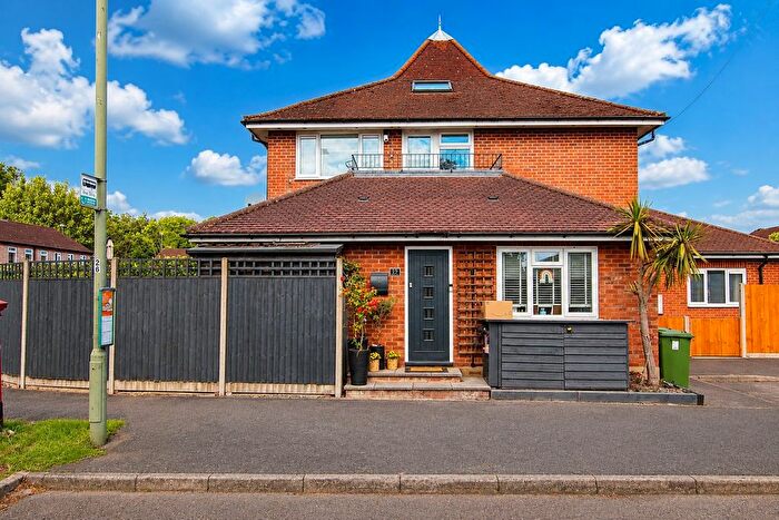 2 Bedroom Maisonette For Sale In Lion Close, Shepperton, TW17