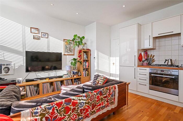 1 Bedroom Apartment For Sale In Holloway Road, Holloway, Islington, London, N7