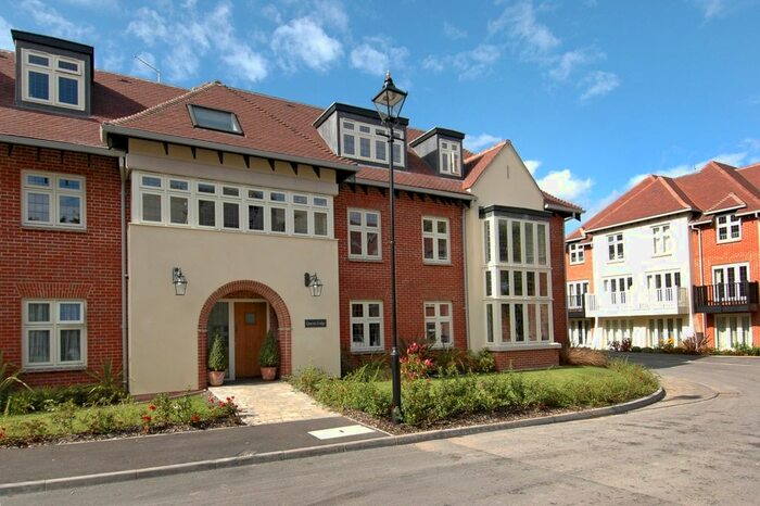 2 Bedroom Flat To Rent In Highcroft Road, Winchester, SO22