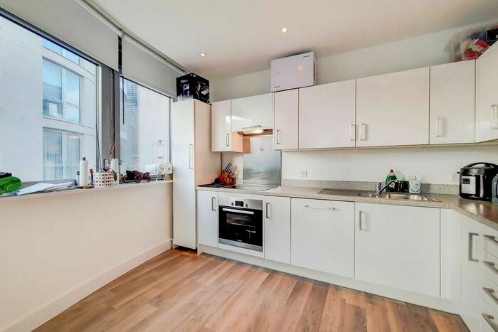 1 Bedroom Flat To Rent In Plaza Gardens, East Putney, London, SW15
