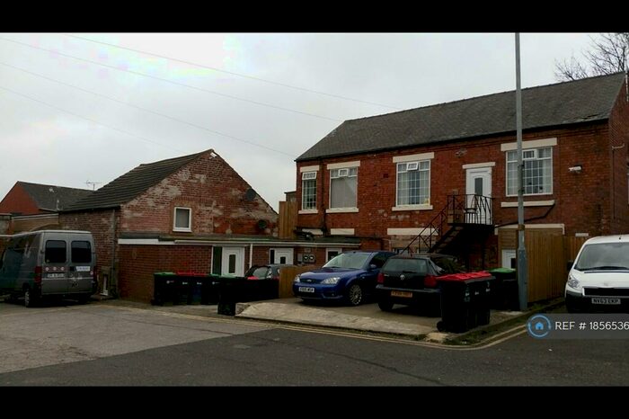 1 Bedroom Flat To Rent In Low Street, Sutton-In-Ashfield, NG17