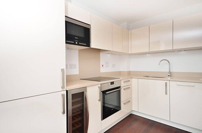 1 Bedroom Flat To Rent In Queensland Road, Islington, London, N7