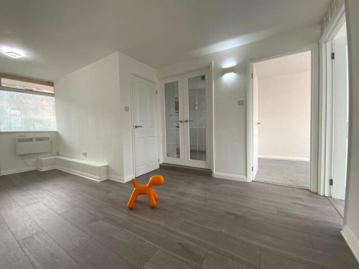 2 Bedroom Apartment To Rent In Broad Street, Chesham, HP5