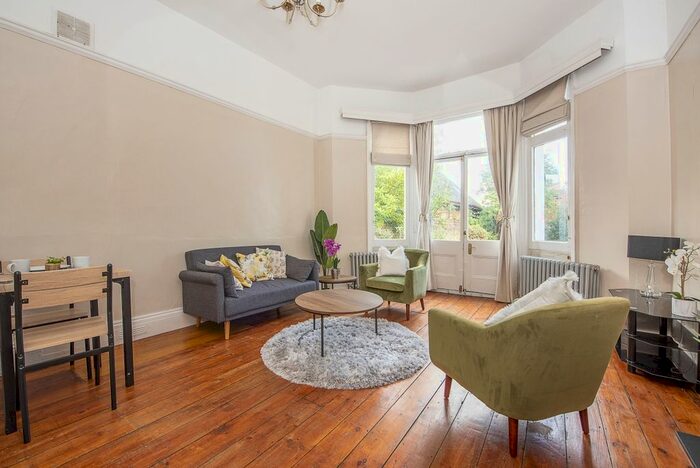 1 Bedroom Flat To Rent In Sheen Road, Richmond, TW10