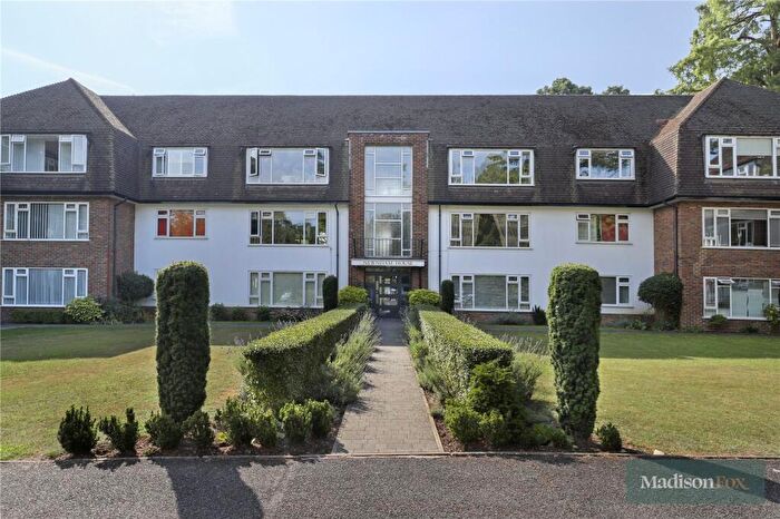2 Bedroom Apartment For Sale In High Road, Loughton, Essex, IG10