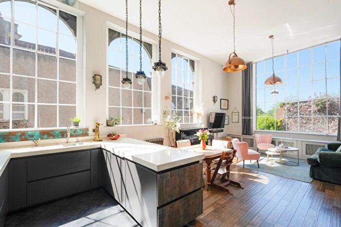 2 Bedroom Flat For Sale In Hensmans Hill, Clifton, Bristol, BS8