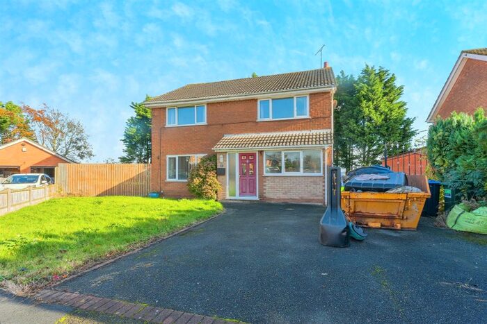 4 Bedroom Detached House For Sale In Yew Tree Close, Thornton-Le-Moors, Chester, CH2