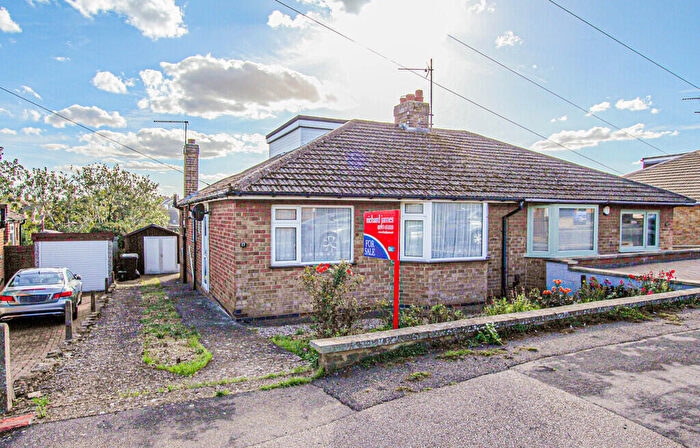 3 Bedroom Semi-Detached Bungalow For Sale In Drayton Road, Irthlingborough, NN9