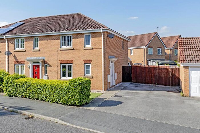 3 Bedroom End Of Terrace House For Sale In Horse Chestnut Close, Chesterfield, S40