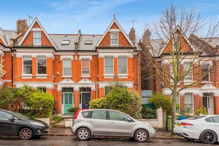 2 Bedroom Flat To Rent In Red Post Hill, London, SE24