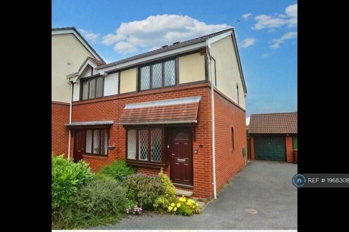 2 Bedroom End Of Terrace House To Rent In Hopefield Mews, Rothwell, LS26