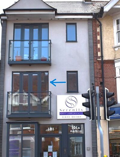 2 Bedroom Flat For Sale In High Street, Broadstairs, CT10