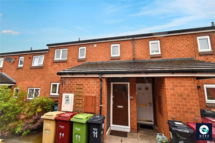 1 Bedroom Flat For Sale In Breckles Place, Bolton, BL3