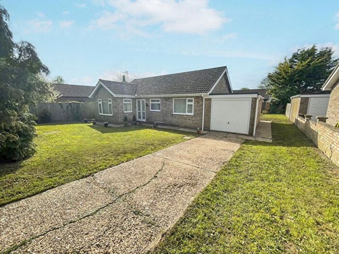 3 Bedroom Detached Bungalow For Sale In Peacock Close, Hockwold, IP26