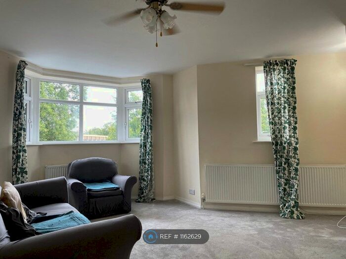 2 Bedroom Flat To Rent In Ballbrook Court, Didsbury, M20