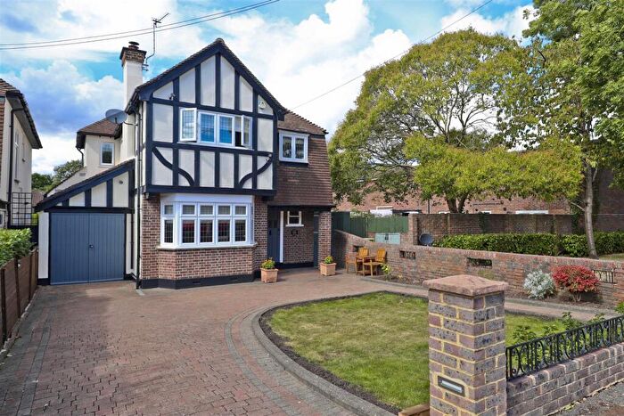 4 Bedroom Detached House For Sale In Bury Avenue, Ruislip, HA4