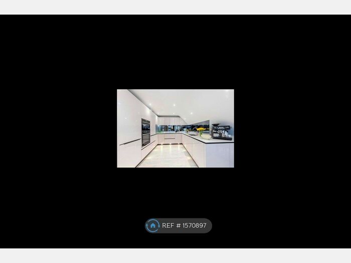 2 Bedroom Flat To Rent In Fairway, Maidenhead, SL6