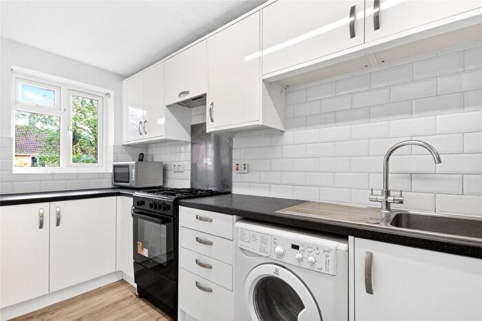 2 Bedroom Apartment To Rent In Horndean Road, Bracknell, Berkshire, RG12