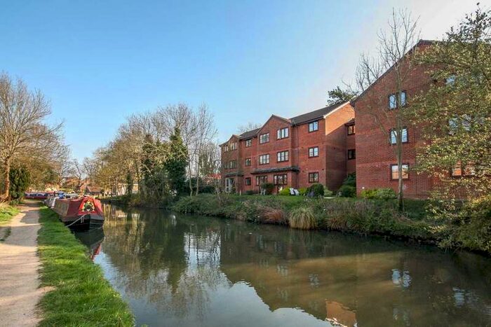 2 Bedroom Flat To Rent In Old Mill Gardens, Berkhamsted, HP4