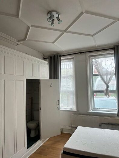 1 Bedroom Studio To Rent In Lingfield Avenue, Kingston Upon Thames, KT1