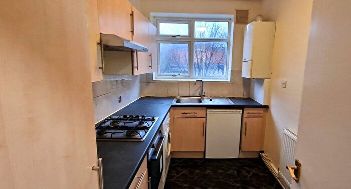 2 Bedroom Flat To Rent In Talbot Court, Blackbird Hill, London, NW9