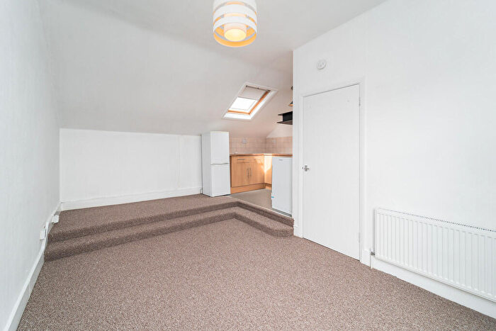 1 Bedroom Apartment To Rent In Rathcoole Gardens, Crouch End, London, N8