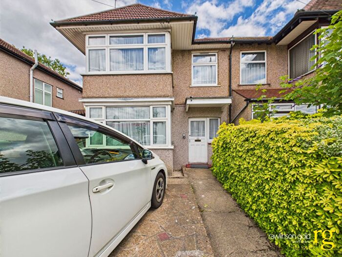 2 Bedroom Flat To Rent In Kenton Lane, Kenton, Harrow, Middlesex, HA3