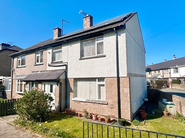 3 Bedroom Semi-detached House For Sale In Llanerch Estate, Rowen, LL32