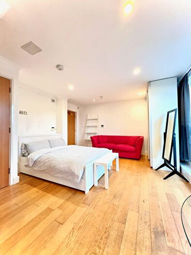 1 Bedroom Flat To Rent In Trinity Mews, London, E1