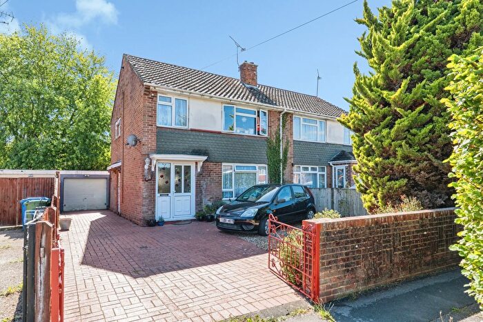 3 Bedroom Semi-Detached House For Sale In Tongham Road, Aldershot, Hampshire, GU12