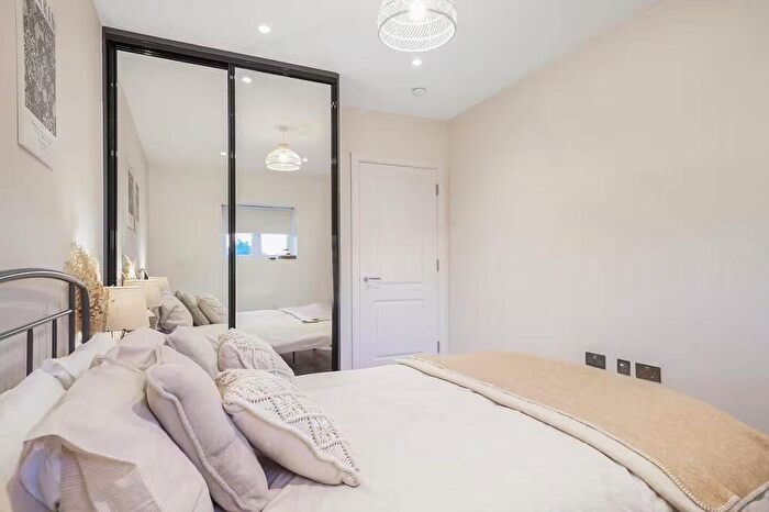 1 Bedroom Flat To Rent In Beechwood Grove, London, W3