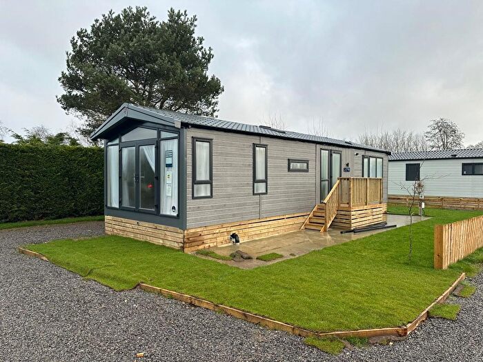 2 Bedroom Mobile/park Home For Sale In Feoffee Common Lane, Pocklington, York, YO42