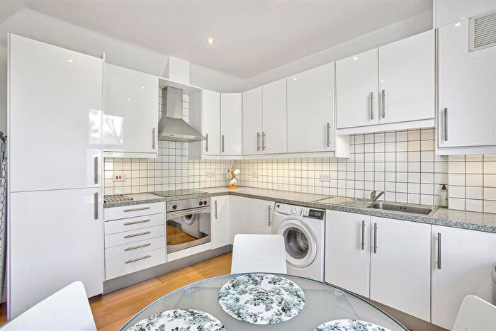 2 Bedroom Flat To Rent In Castelnau, Barnes, SW13