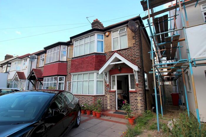 4 Bedroom Semi-Detached House To Rent In Dene Avenue, Hounslow, TW3