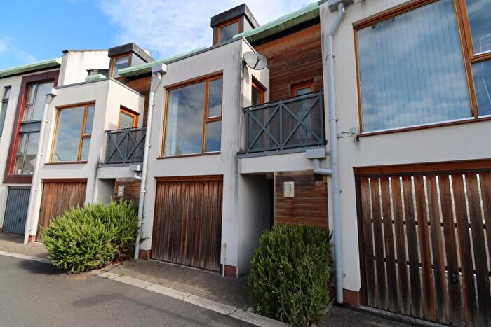 3 Bedroom Terraced House To Rent In Californian Parade, Street, Somerset, BA16